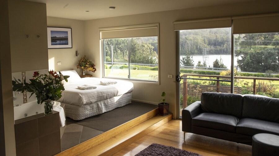 Little Norfolk Bay Events and Chalets