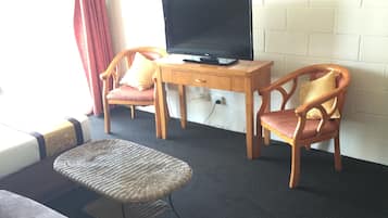 1 Bedroom Apartment | Desk, iron/ironing board, bed sheets