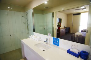 Superior Twin, 1 Bedroom, Non Smoking (Twin Room) | Bathroom | Shower, rainfall showerhead, free toiletries, hair dryer - Jane Eliza Motor Inn (Swan Hill)