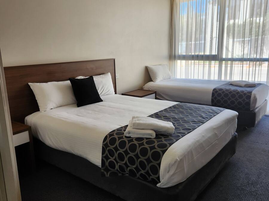 Suite – standard, flere senger, ikke-røyk (Twin Room) | 1 soverom, strykejern/-brett og sengetøy