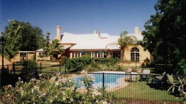 Unclassified image, 1 of 33, button - Ranelagh House (Dubbo)