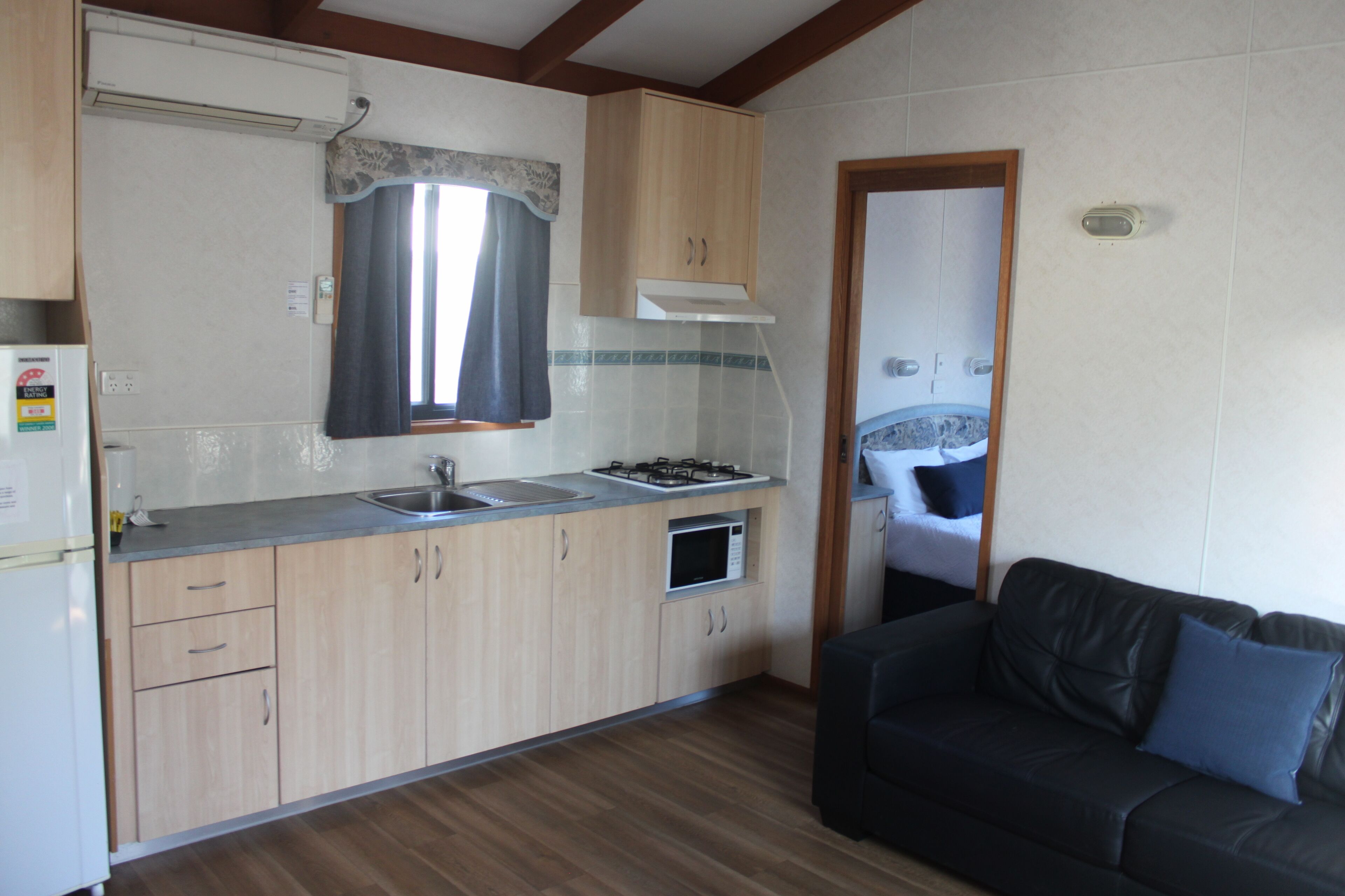 標準小屋, 2 間臥室, 非吸煙房, 廚房 (Bungalow) | 私人小型廚房 | 大型冰箱、微波爐、爐台、電熱水壺