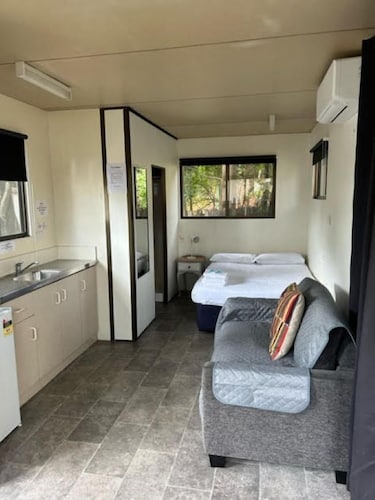 Batemans Bay Holiday Park - Hostel