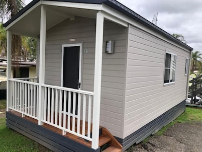 Batemans Bay Holiday Park - Hostel