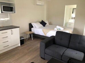 Blackout drapes, free WiFi, bed sheets - Batemans Bay Holiday Park - Hostel (Batemans Bay)