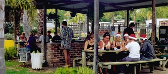 Batemans Bay Holiday Park - Hostel