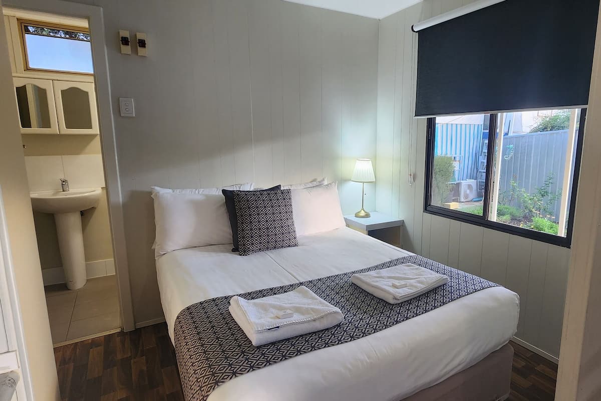 Economy Cabin, 1 Bedroom, Non Smoking, Kitchenette (Pet Friendly)
