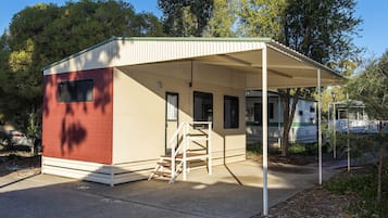 Economy Cabin, 1 Bedroom, Non Smoking, Shared Bathroom (Pet Friendly)