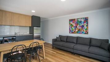 Perhechalet, 2 makuuhuonetta, tupakointi kielletty, keittotila (Non Pet Friendly) | Oleskelualue