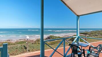 Deluxe Ocean Front | Iron/ironing board, free WiFi, bed sheets