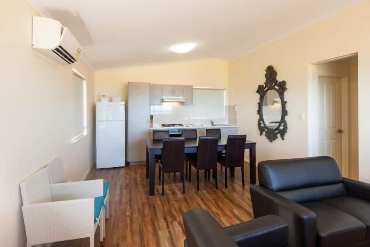 Large Deluxe Ocean Front | Living area | LCD TV