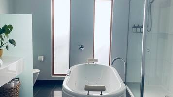 Studio (One) | Kamar mandi | Pengering rambut, handuk, sabun, dan sampo