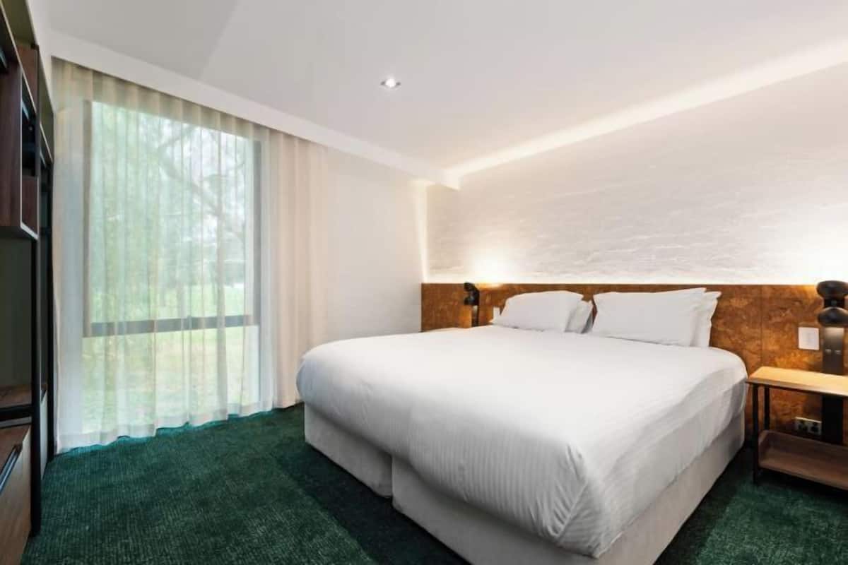 Bureau, rideaux occultants, fer et planche à repasser, Wi-Fi gratuit