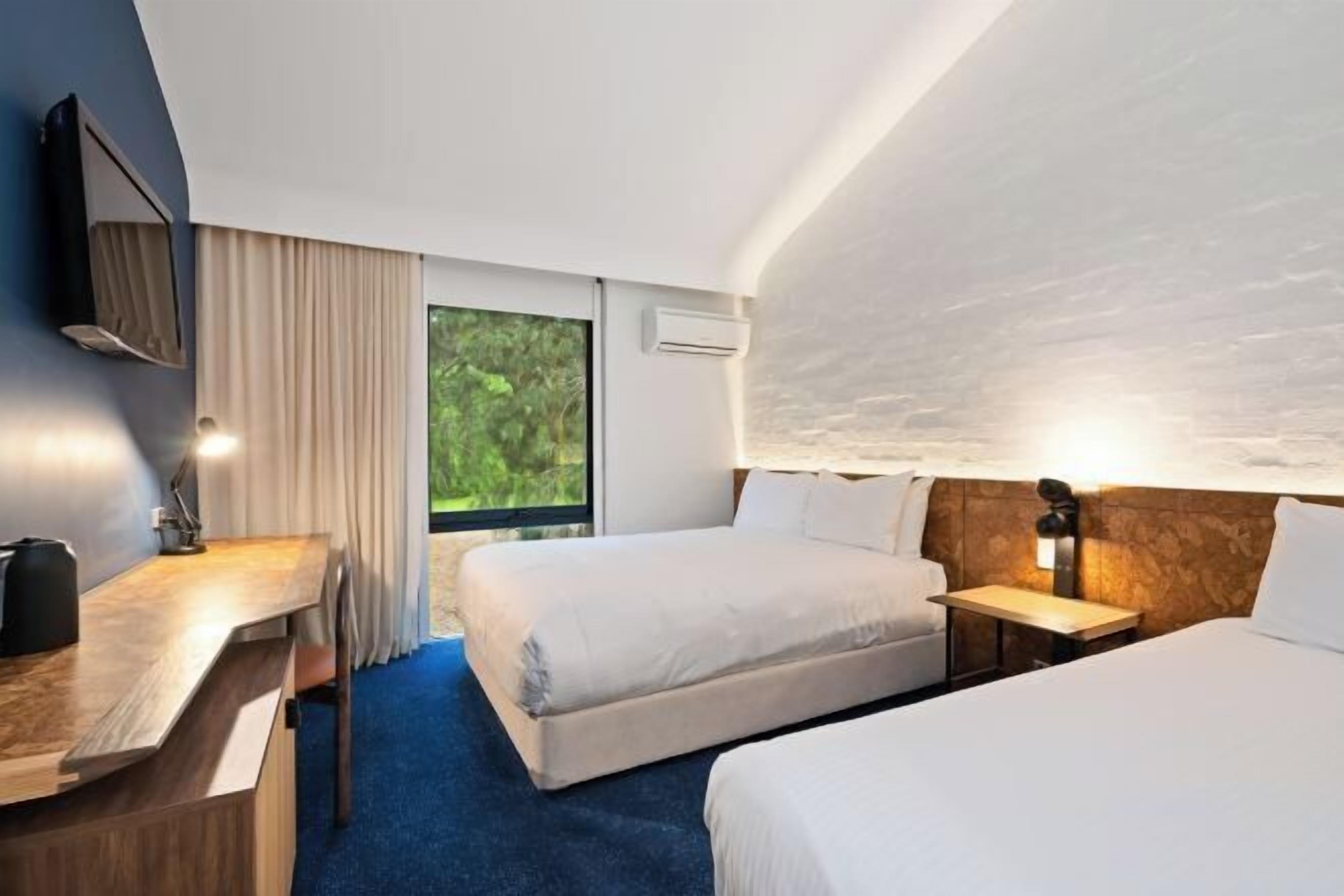 Bureau, rideaux occultants, fer et planche à repasser, Wi-Fi gratuit