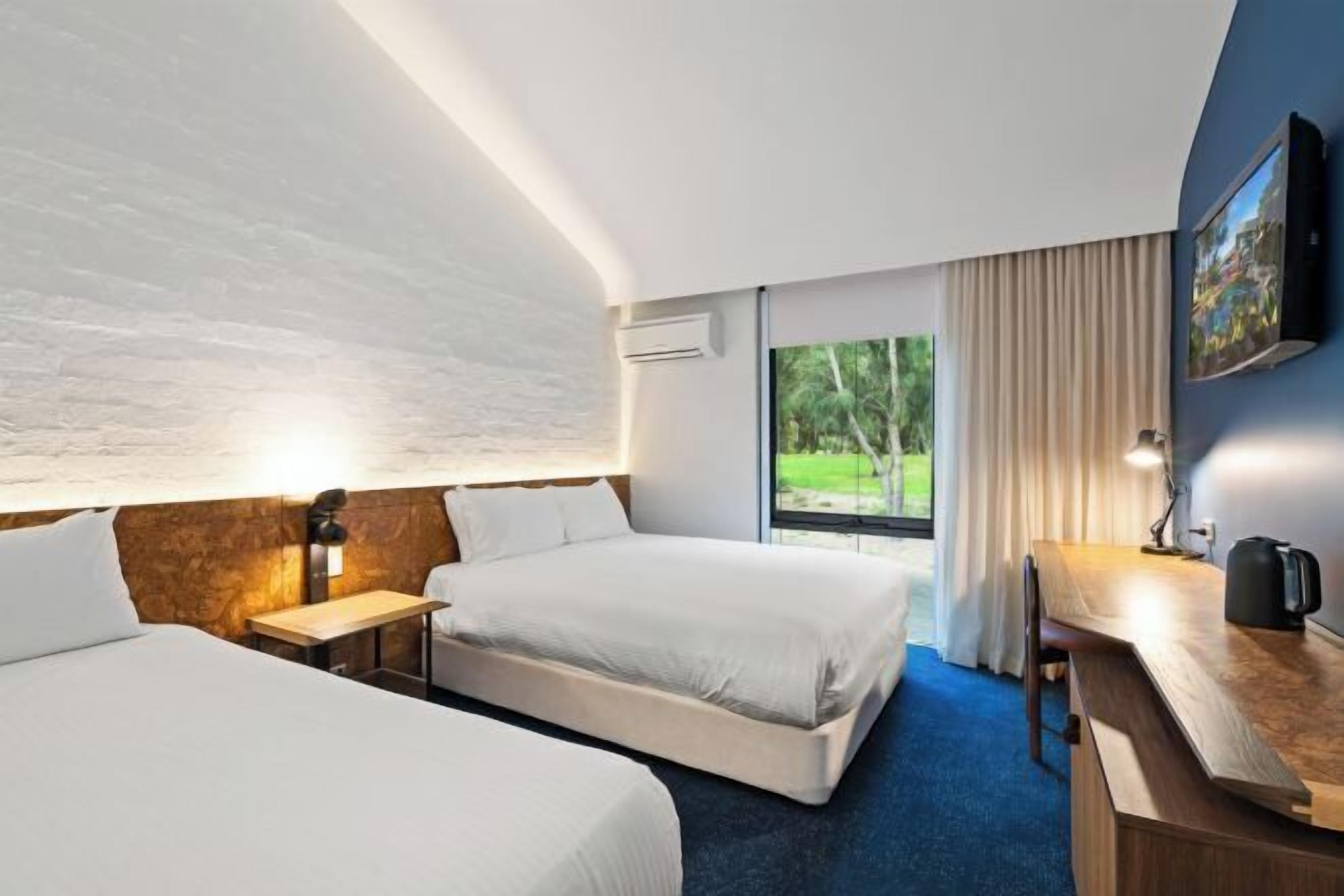 Bureau, rideaux occultants, fer et planche à repasser, Wi-Fi gratuit