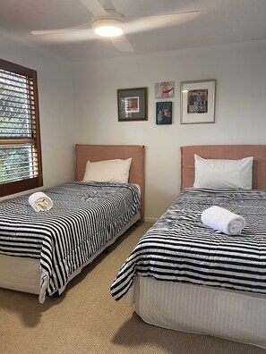 Individually decorated, individually furnished, laptop workspace - On The River Apartments (Maroochydore)
