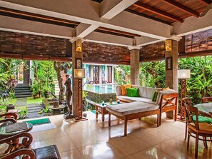 Minibar, in-room safe, individually decorated, individually furnished - Umah Watu Villas (Seminyak)