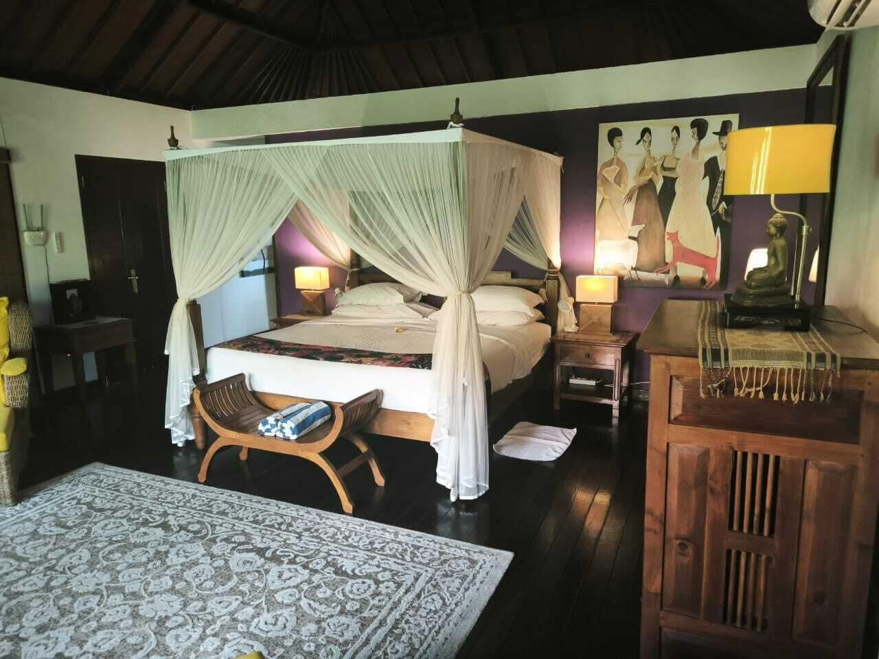 Frigobar, cofres nos quartos, individualmente decorados