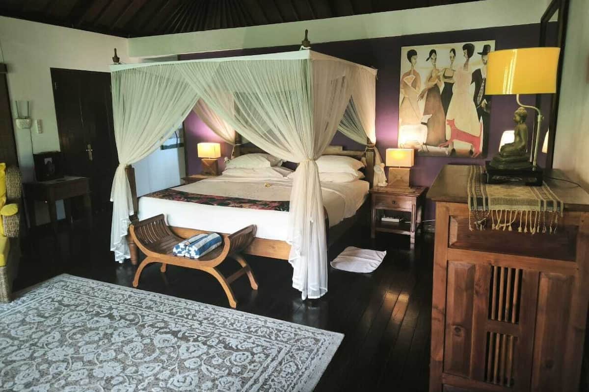 Frigobar, cofres nos quartos, individualmente decorados