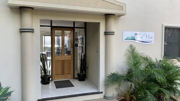 Pintu masuk interior