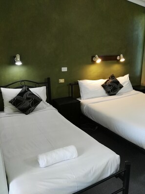 Superior Twin Room | โต๊ะทำงาน, เตารีด/โต๊ะรีดผ้า, Wi-Fi ฟรี, ผ้าปูที่นอน