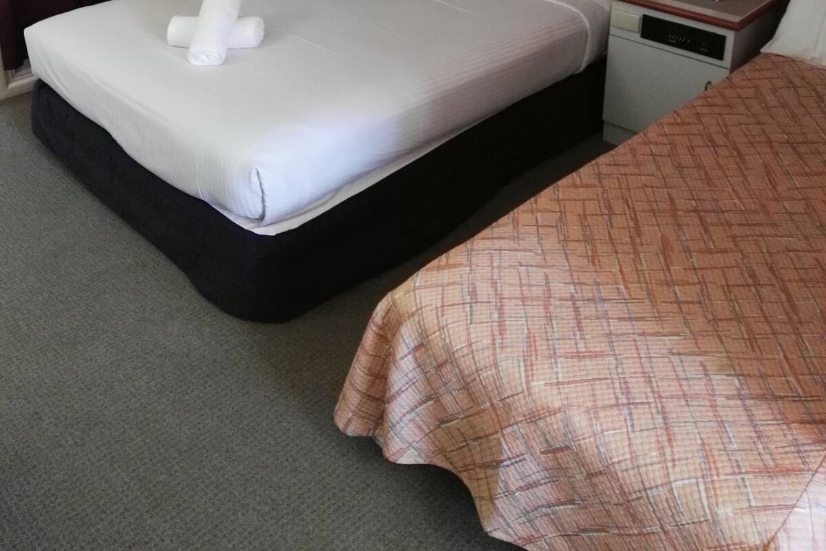 Standard Twin Room | Skrivebord, strykejern/-brett, wi-fi (inkludert) og sengetøy