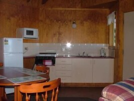 Standard Suite, 2 Bedrooms, Non Smoking, Kitchen (Cottage) | Private kitchen