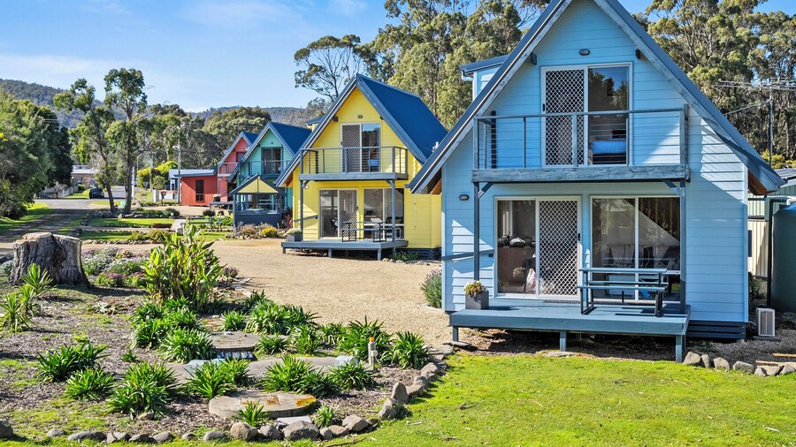 Four Seasons Waterfront Villas