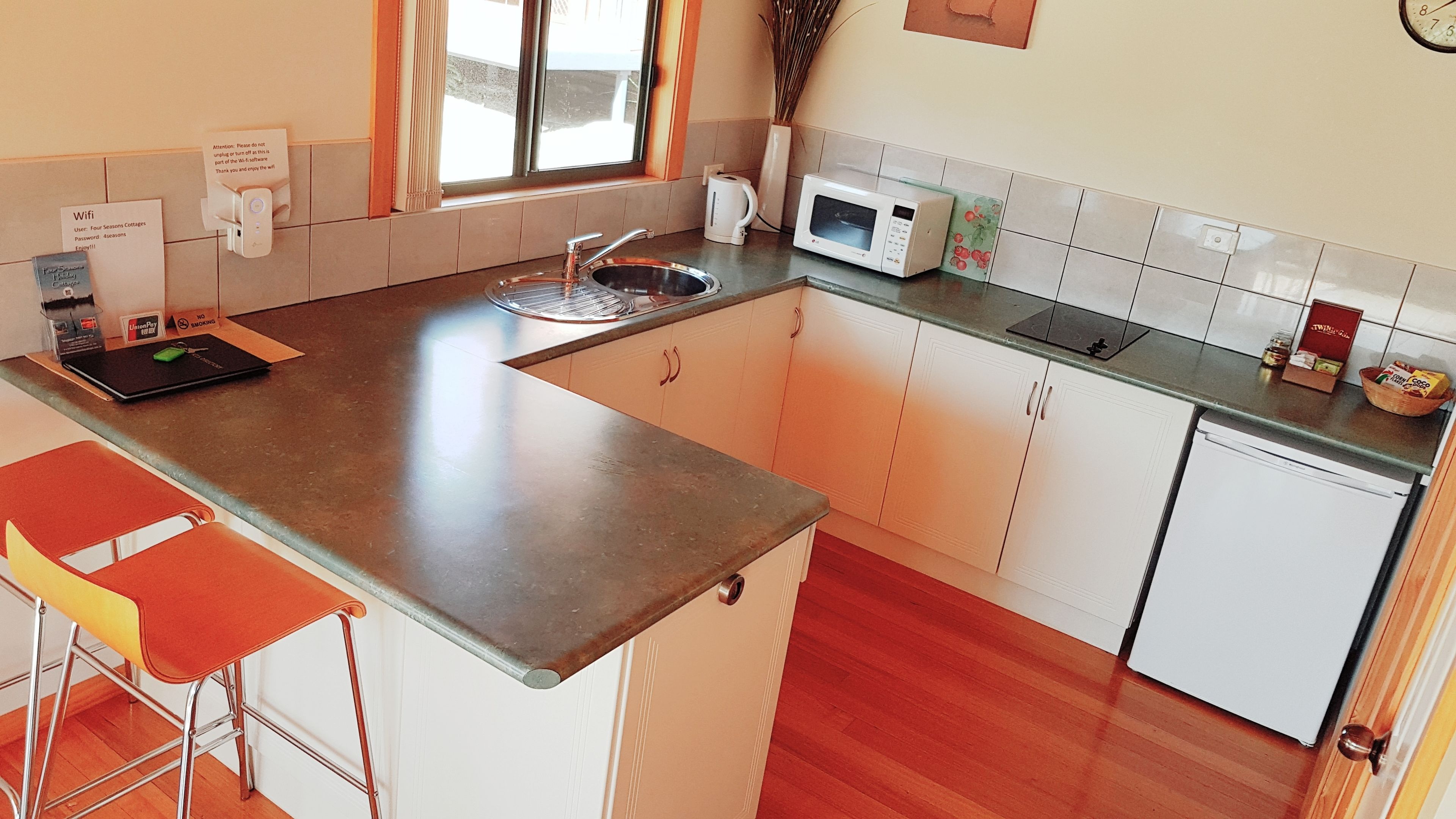 Four Seasons Waterfront Villas — image 15