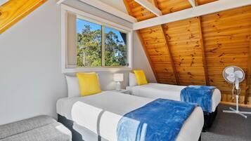 2 Schlafzimmer, hochwertige Bettwaren, Daunenbettdecken