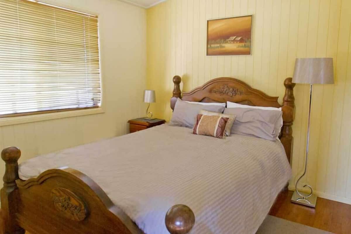 Luxe suite, 2 slaapkamers, keuken (Luxury Cottage) | Een strijkplank/strijkijzer, gratis wifi