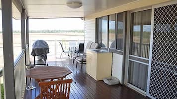 Standard Suite, Multiple Bedrooms, Non Smoking, Kitchen (Queenslander) | Terrace/patio