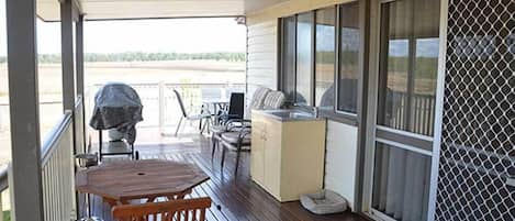 Suite Standard, plusieurs chambres, non-fumeurs, cuisine (Queenslander) | Terrasse/Patio