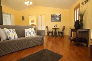 Luxury Suite, 2 Bedrooms, Kitchen (Luxury Cottage) | Living area