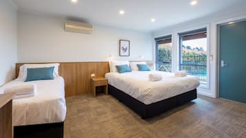 Deluxe Twin Room | Iron/ironing board, free WiFi, bed sheets