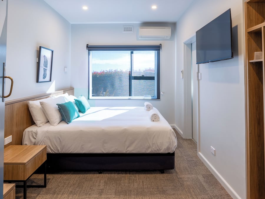 Comfort kamer, 1 queensize bed | Een strijkplank/strijkijzer, gratis wifi, beddengoed