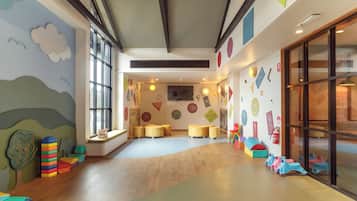 Área de juegos infantiles bajo techo