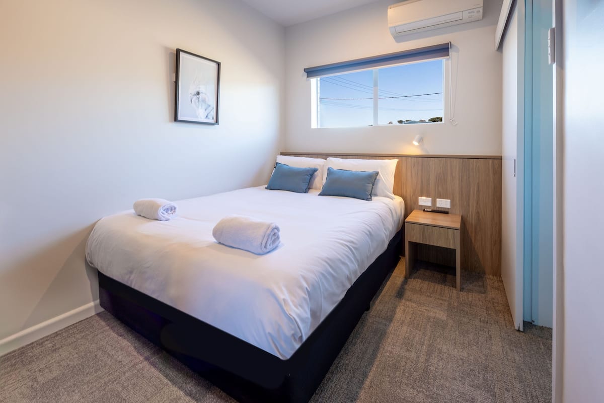 Standard Room, 1 Double Bed | Iron/ironing board, free WiFi, bed sheets