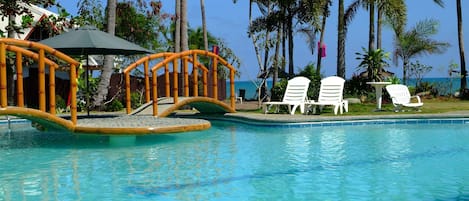Outdoor pool, open 8 AM to 8 PM, pool loungers