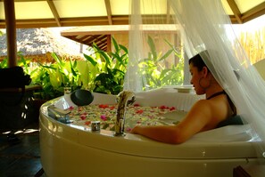 Couples treatment rooms, sauna, body treatments, body wraps, body scrubs