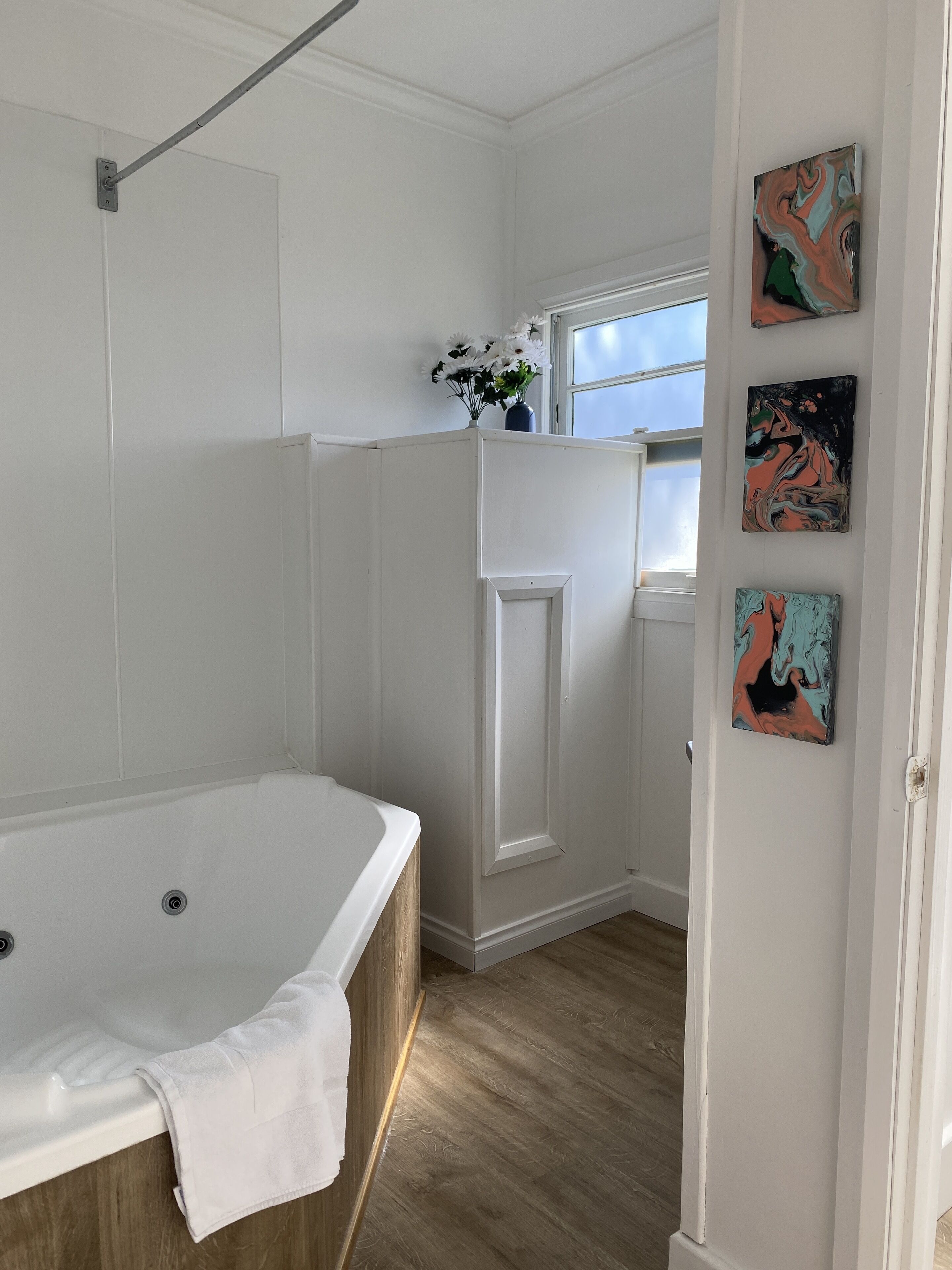 Giants Table and Cottages — image 18