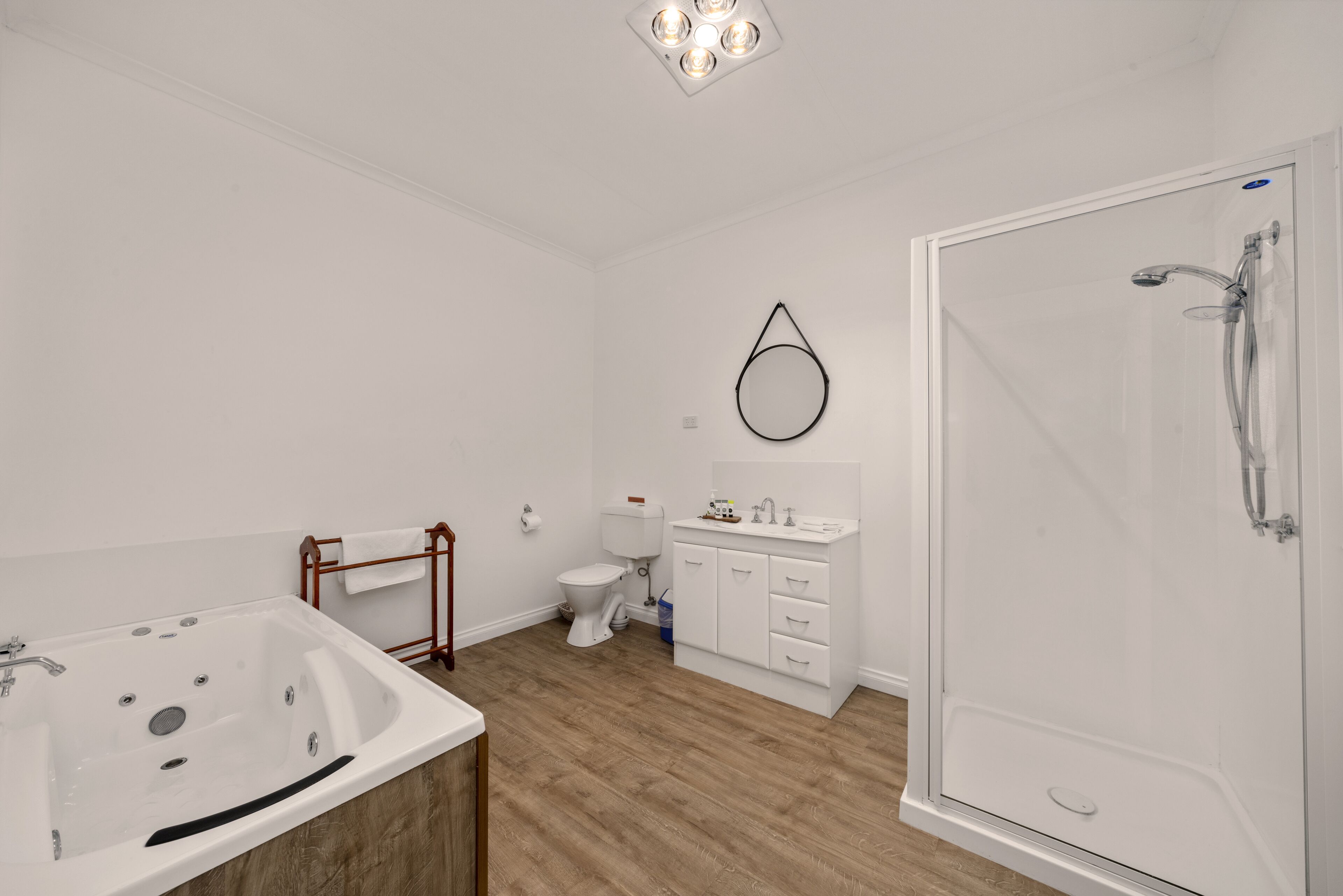 Giants Table and Cottages — image 10