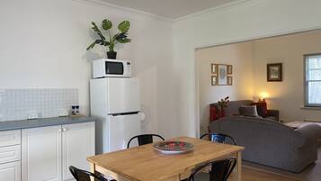 Cottage, 2 Bedrooms (No. 1-B) | Private kitchen | Fridge, microwave, oven, stovetop