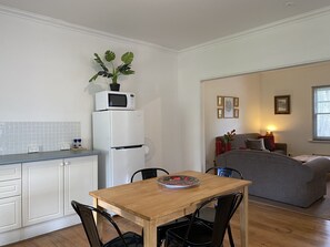 Cottage, 2 Bedrooms (No. 1-B) | Private kitchen | Fridge, microwave, oven, stovetop