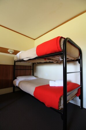 Bộ đồ giường cao cấp, nệm cao su hoạt tính (memory foam) 