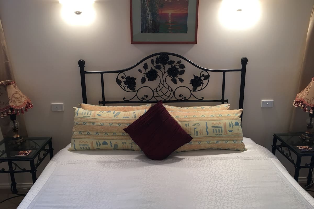 Standard Süit, 1 Yatak Odası, Sigara İçilmez, Mutfak (The Tuscan Villa) | 1 yatak odası, minibar, ütü/ütü masası, çarşaf takımı