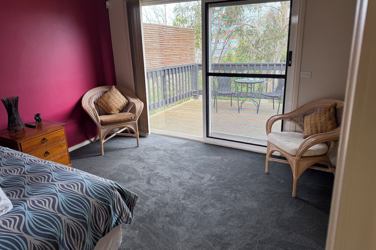 1 bedroom, minibar, iron/ironing board, bed sheets