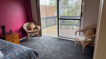 Phuket Lodge | 1 bedroom, minibar, iron/ironing board, bed sheets