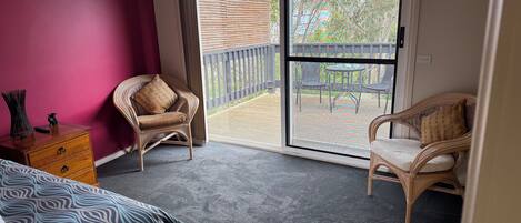 Suite estándar, 1 habitación, para no fumadores, cocina (Phuket Lodge) | 1 habitación, minibar, tabla de planchar con plancha y ropa de cama