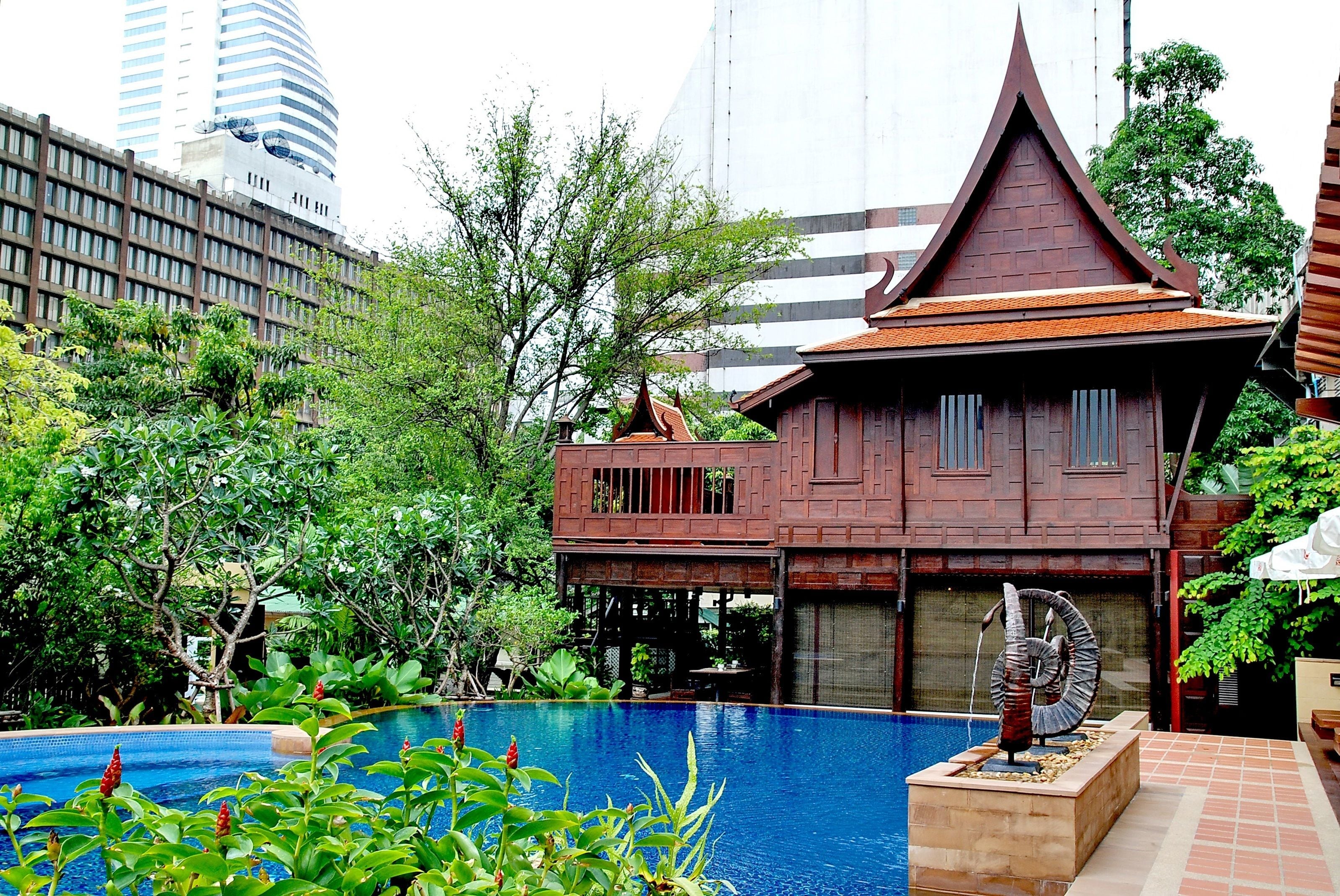 حمّام سباحة خارجي